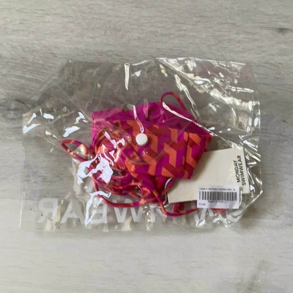 Monday Swimwear Hanalei Bikini Bottom Fuchsia Geo Medium New With Tags‎